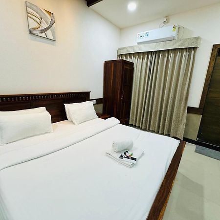 Hotel Tirth By Sonu'S Ujjain Buitenkant foto