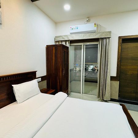 Hotel Tirth By Sonu'S Ujjain Buitenkant foto