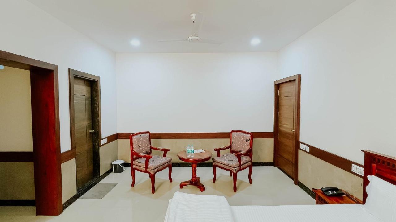 Hotel Tirth By Sonu'S Ujjain Buitenkant foto