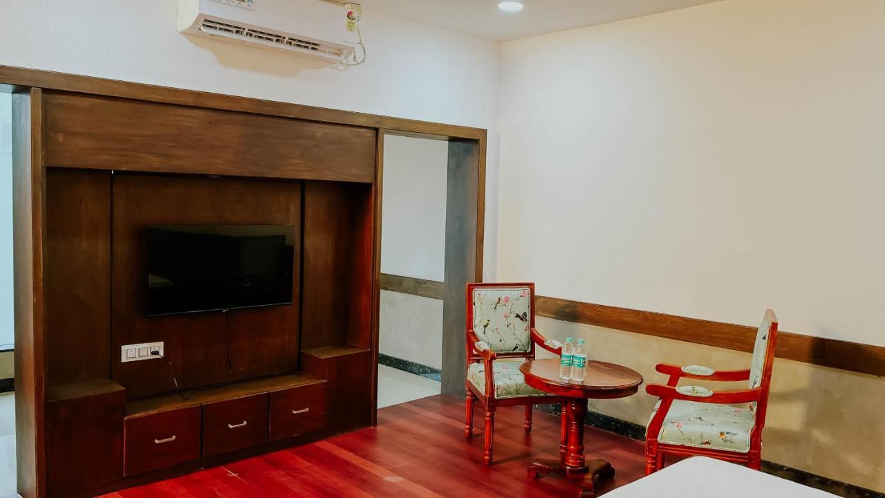 Hotel Tirth By Sonu'S Ujjain Buitenkant foto