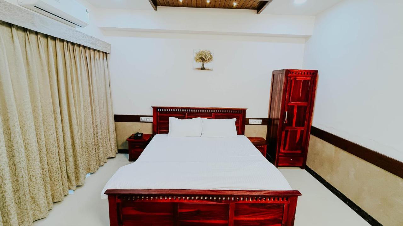 Hotel Tirth By Sonu'S Ujjain Buitenkant foto