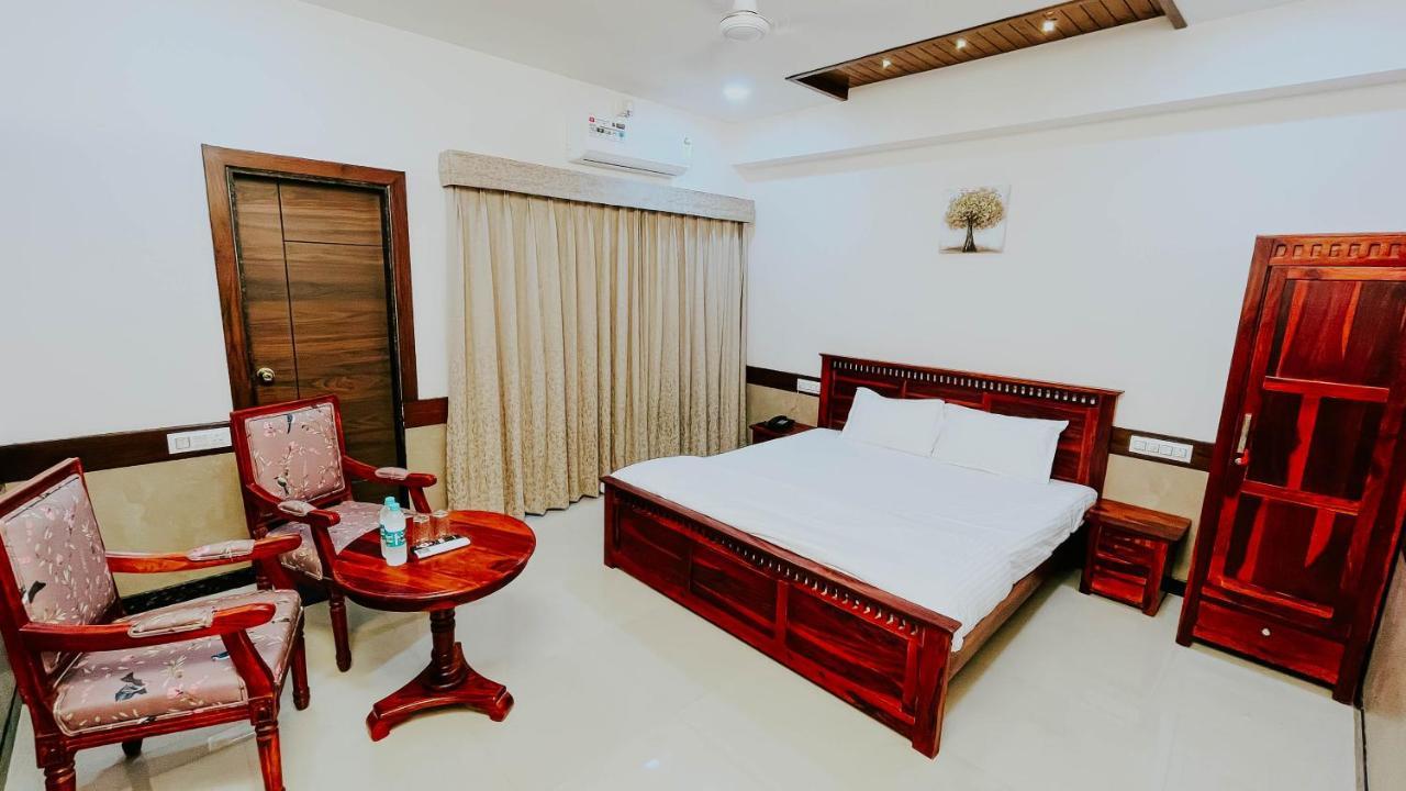 Hotel Tirth By Sonu'S Ujjain Buitenkant foto