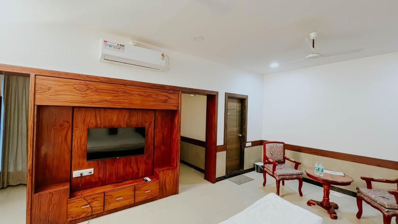 Hotel Tirth By Sonu'S Ujjain Buitenkant foto