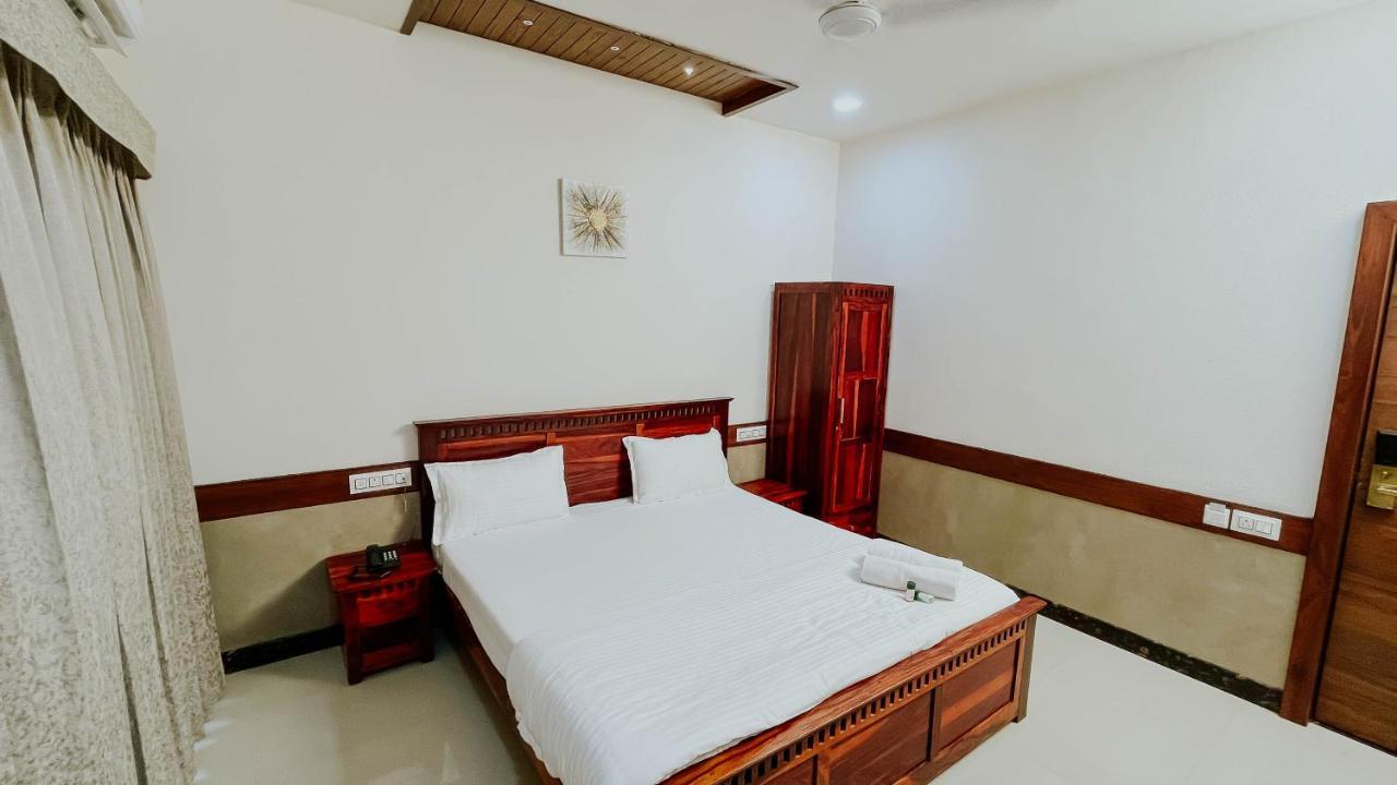 Hotel Tirth By Sonu'S Ujjain Buitenkant foto