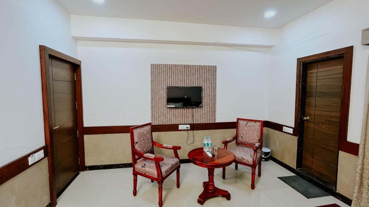 Hotel Tirth By Sonu'S Ujjain Buitenkant foto