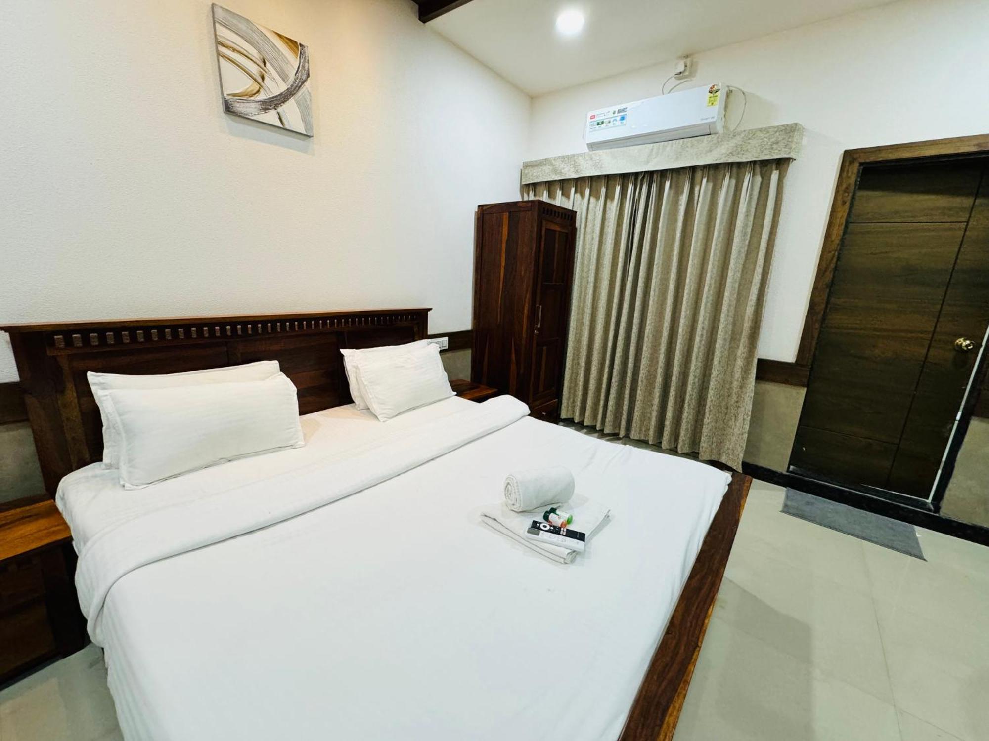 Hotel Tirth By Sonu'S Ujjain Buitenkant foto