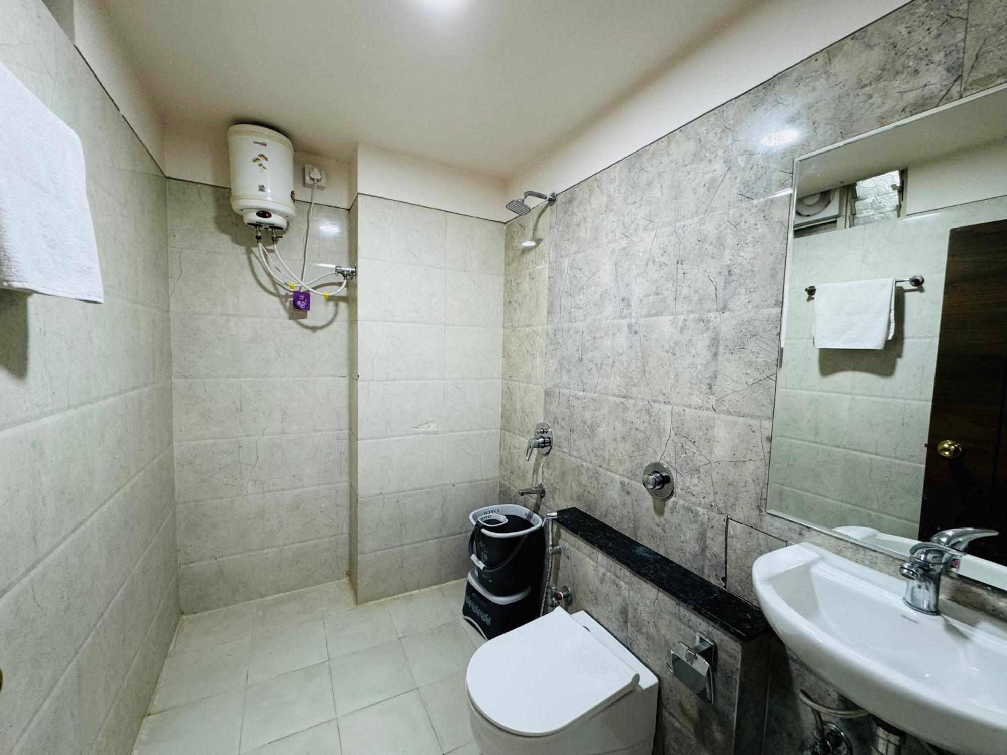 Hotel Tirth By Sonu'S Ujjain Buitenkant foto
