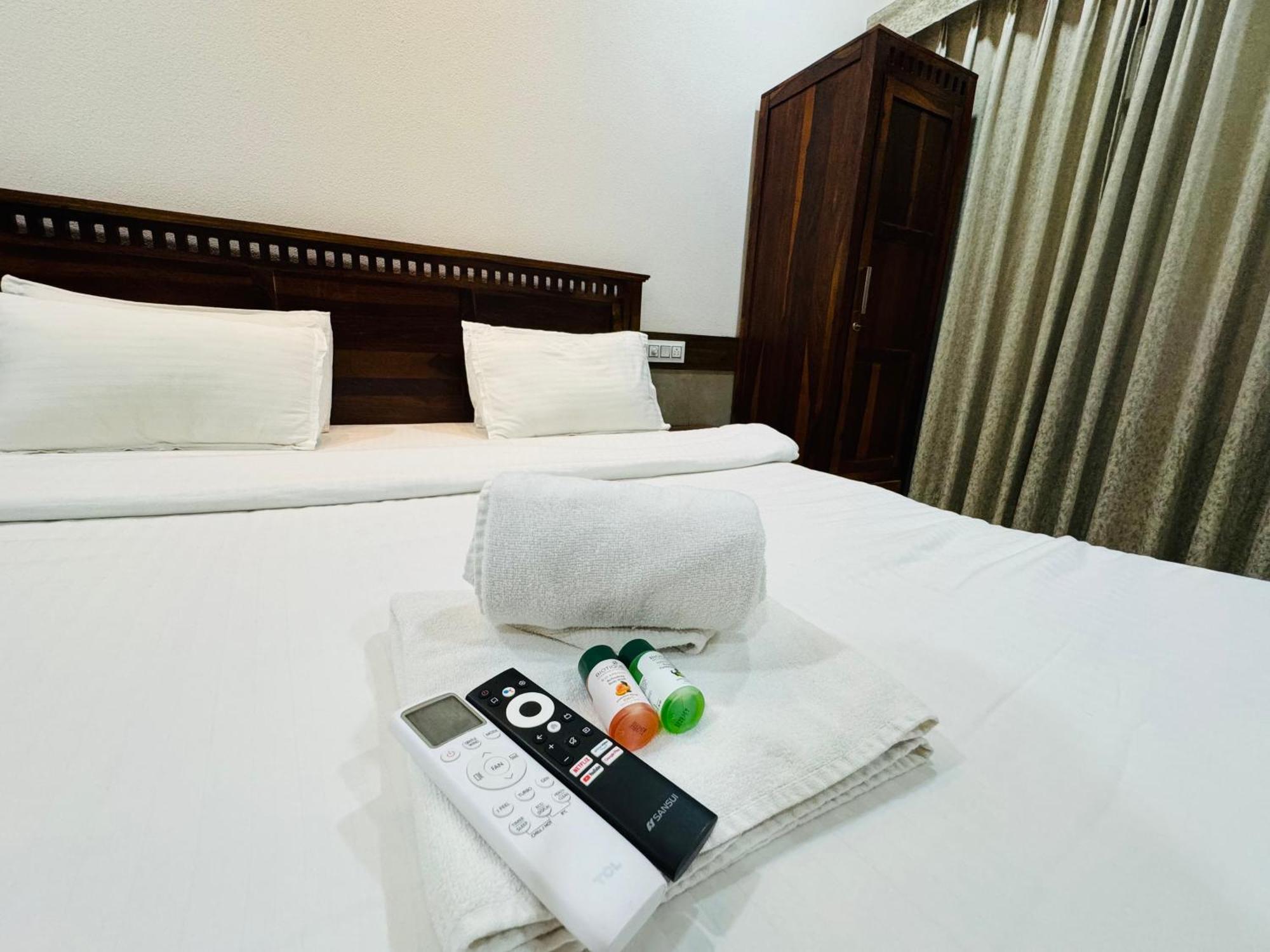 Hotel Tirth By Sonu'S Ujjain Buitenkant foto