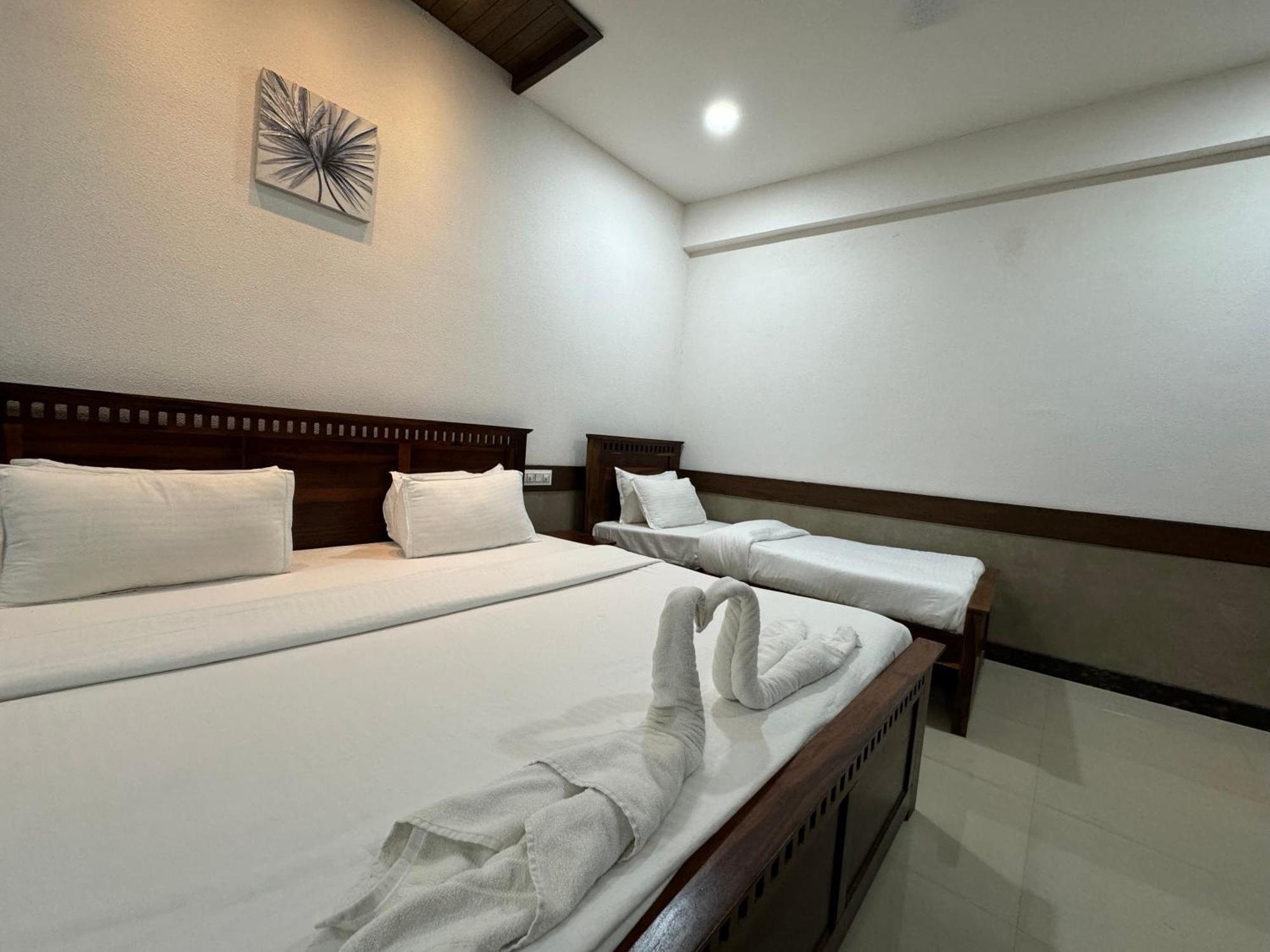 Hotel Tirth By Sonu'S Ujjain Buitenkant foto