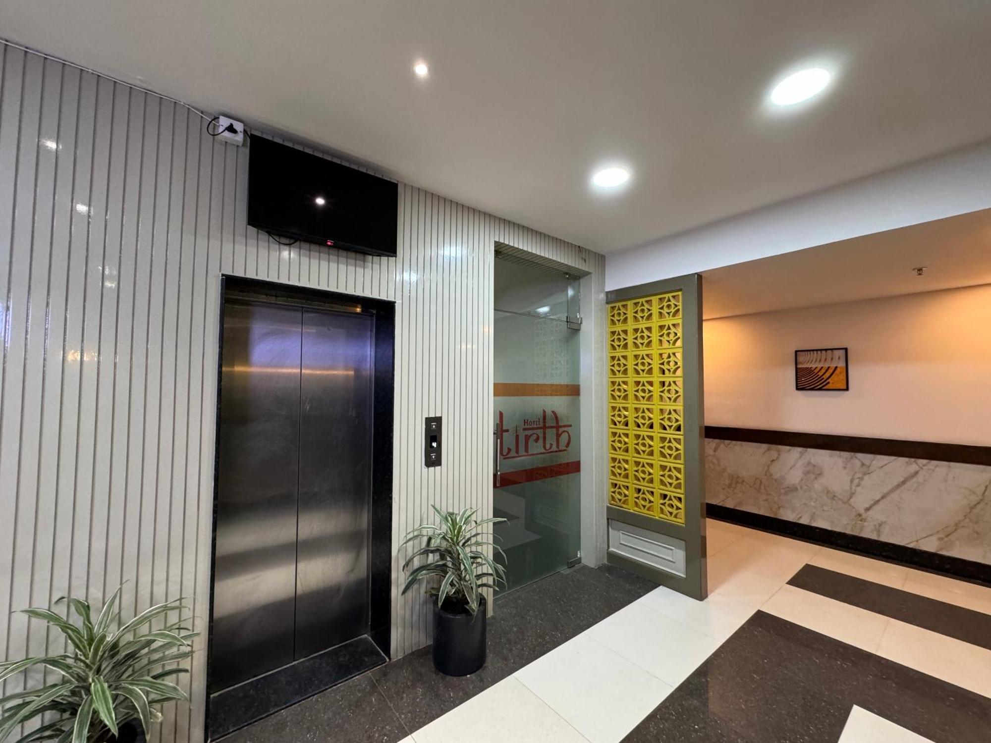 Hotel Tirth By Sonu'S Ujjain Buitenkant foto